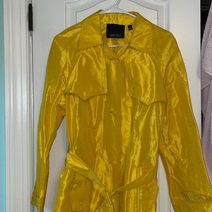 Carlisle Women’s Yellow Trench Coat, Size 4 with adjustable belt